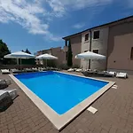 Premium Dora 4 *